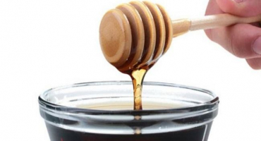 Proč je černý med a jeho 5 odrůd, výhody a škody a jak používat